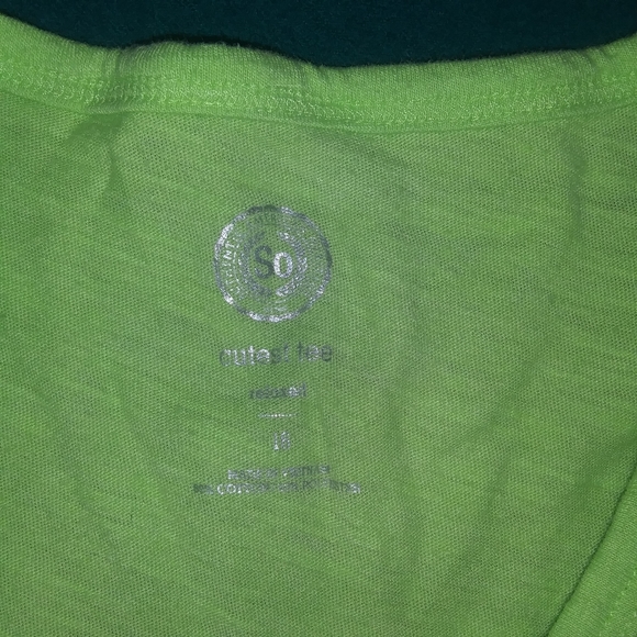 Green tshirt - Picture 2 of 2